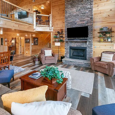 Gritz Carlton, Luxury Private Pool, Theater Rm, Hot Tub, Panoramic Mtn Views!!-3