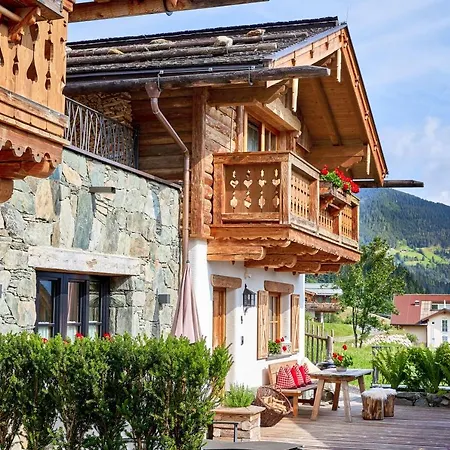 Promi Alm Flachau - Luxus Chalets-2