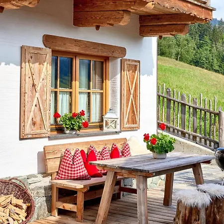 Promi Alm Flachau - Luxus Chalets-3