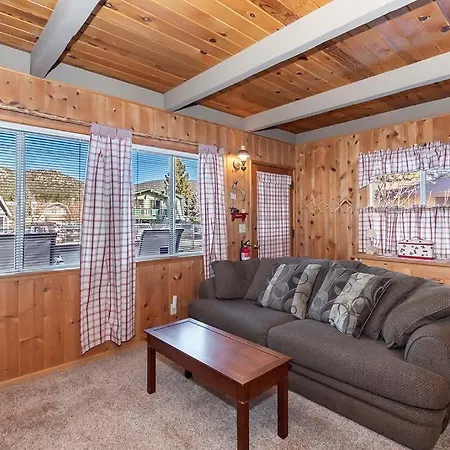 044 - Lazy Bear Chalet-3
