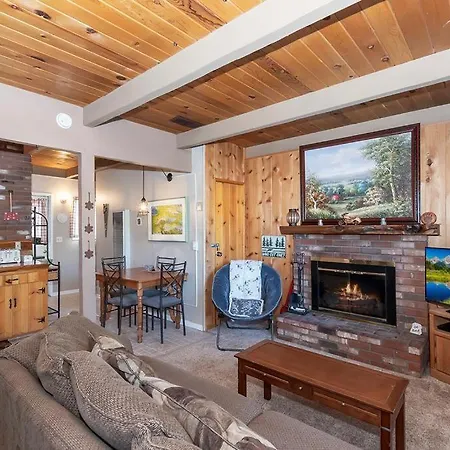044 - Lazy Bear Chalet-2