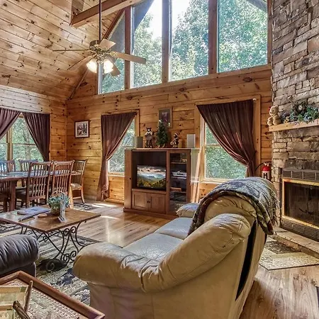 Awesome Honey Bear, Cozy Cabin Retreat In The Smokies Comfort & Fun For All-2
