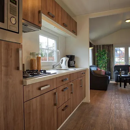 Recreatiepark Jachthaven De Veerstal Lathum - Luxe Chalet-3