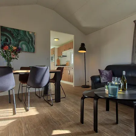 Recreatiepark Jachthaven De Veerstal Lathum - Luxe Chalet-2