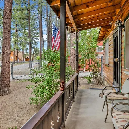 Cozy Bear Cabin Hot Tub Patio Bbq Fenced-3