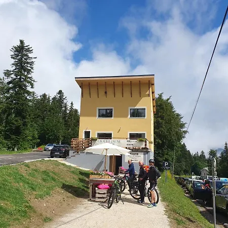 Chalet Jaune CHAMECHAUDE-2