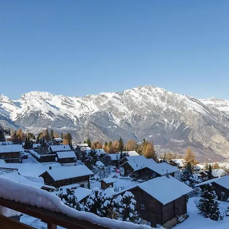 Montebello Cozy, Classic Swiss Chalet With Stunning Views-3