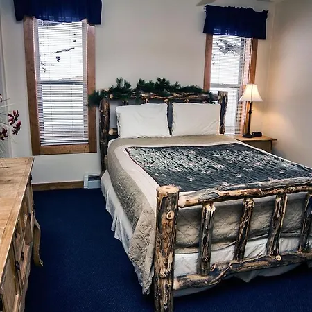 Timber Creek Chalets- 8 Chalet-2