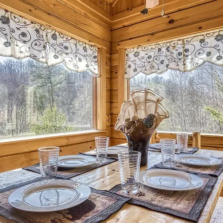 Pandora'S Retreat, Hot Tub, Game Room, Wifi, Free Attraction Tickets!!!-3