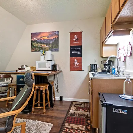Mountain Meadows Inn & Chalet Suites-2