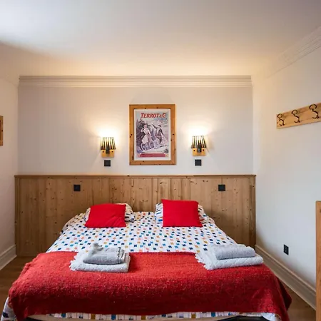 Chalet Triplex 75m² Val Thorens - 2 Chambres, 1 Cabine, Cheminée, WiFi, Proche Pistes et Commerces - FR-1-637-11-3