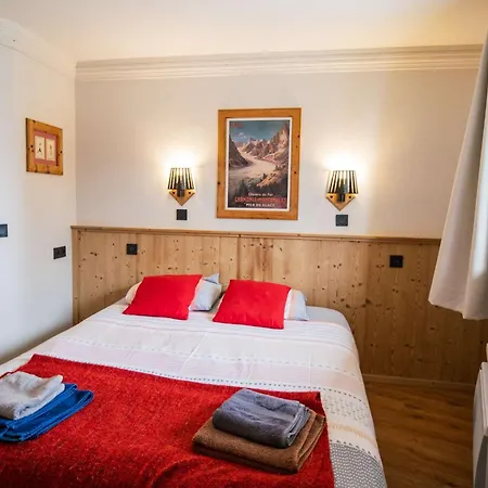 Chalet Triplex 75m² Val Thorens - 2 Chambres, 1 Cabine, Cheminée, WiFi, Proche Pistes et Commerces - FR-1-637-11-2