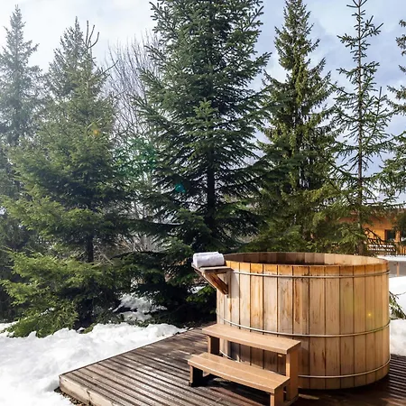 Chalet Chaleureux Avec Cheminee Et Jacuzzi A Meribel - Fr-1-688-18-2