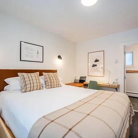 Swiss Chalet Motel-2