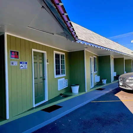 Chalet Motel - Your Cozy Basecamp For Bend Adventures-3