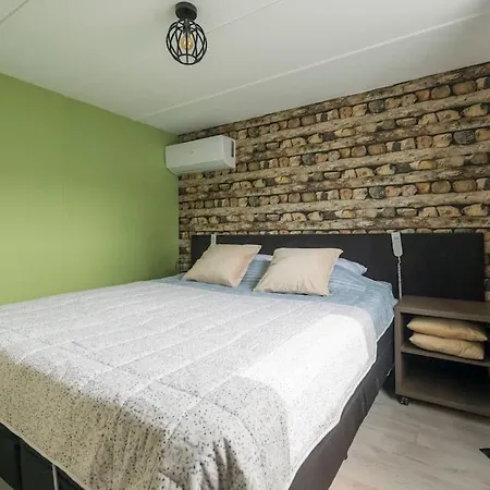 Tuinfluiter - Lodge 49-3