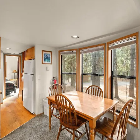 Willamette Pass Inn & Chalets-3