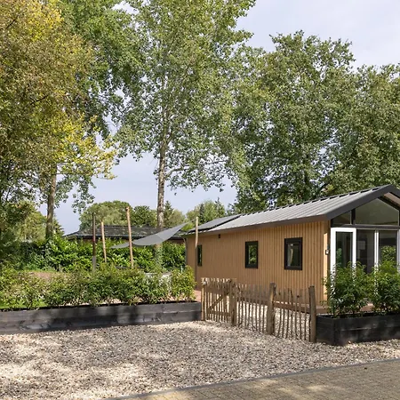 Schitterend 4 persoons Tinyhouse met HOTTUB aan de bossen in Putten 4-16-3