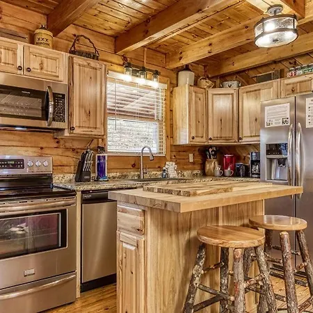 Hook Line & Sinker, Hot Tub, Free Tickets Each Paid Day, Wifi!!!-2