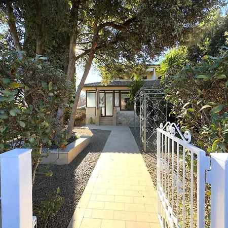 Residence Il Boschetto - Villa Con Piscina-2