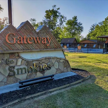 Studio Cabin With Loft Near Smoky Mountains-2