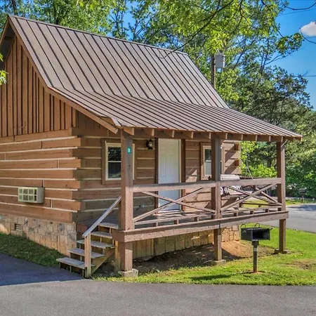 Studio Cabin With Loft Near Smoky Mountains-3