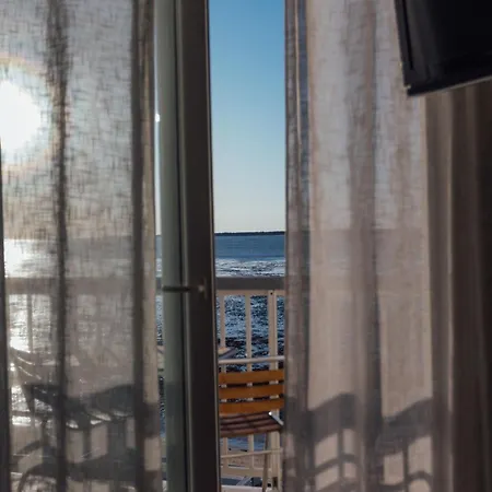 Beach Hotel - Le Grand Chalet-2