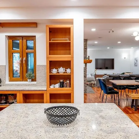 Alpine Whistler Retreat By Outpost Whistler-2