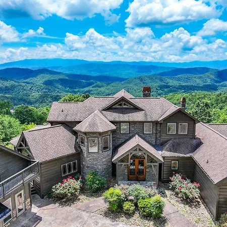 The King Of The Mountain - 6617 Sq Ft Sleeps 22 Amazing Mountain Views, Private Indoor Pool-3