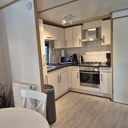 Comfortabel en gezellig familie chalet tot 6 personen op de Veluwe Bungalowpark De Kern - All inclusive-2