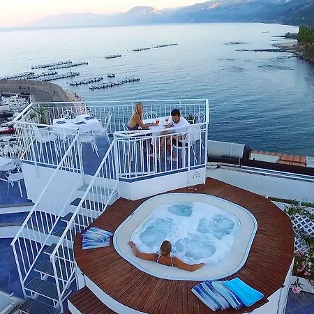 Bue Marino Hotel & Rooftop Bar-2