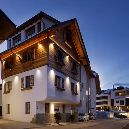 Chalet Tyrolian Apartments - By Familiaris - Pools 500 Meters-2