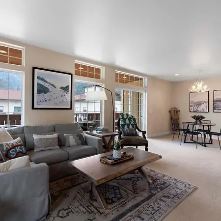 Apres Ski Chalet - Pacific Retreats-2