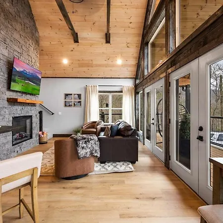 Modern, Cozy Cabin With Views And Hot Tub-3