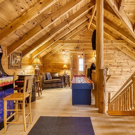 Bear Hug Cabin Gatlinburg Convenient To Everything!-3