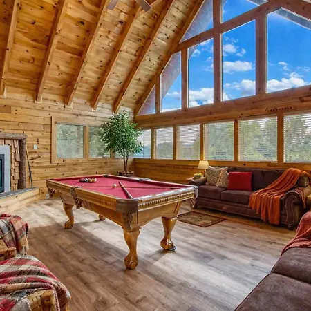Eagles View, Free Attraction Tickets, Breathtaking Mountain Views, Hot Tub, Wifi!!!-3