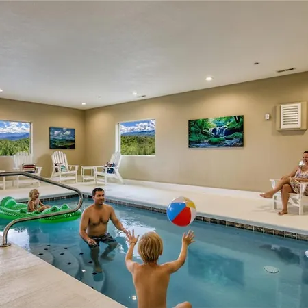 Gritz Carlton Lodge, 2 Large Cabins, 2 Pools, 2 Theater Rooms, 2 Game Rooms, Amazing Mtn Views-2