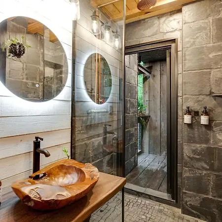 Treetop Hideaways: Wood Lily Treehouse In Chattanooga-2