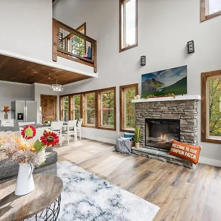 Modern Chalet With Mountain Views In Gatlinburg Tn-3