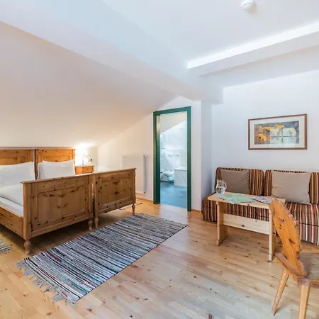 Hotel Dolomitenhof & Chalet Alte Post-2