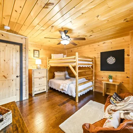 Heavenly Daze Amazing Mountain View, Hot Tub, Game Room!-3