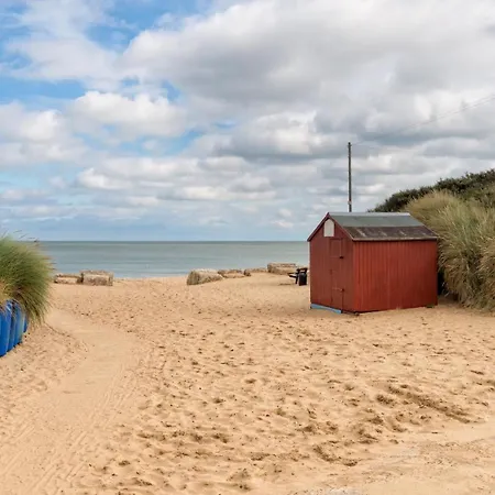 Lovely Chalet To Hire In Scratby Nearby The Beach In Norfolk Ref 76165B-2