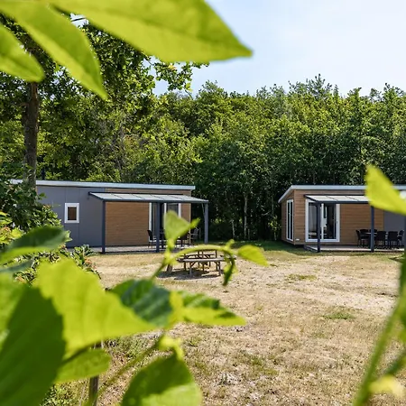 Welcome in - Chalet 'Zeeland' - Camping Duinhoeve | Comfortabel familiechalet | Huisdiervriendelijk-2