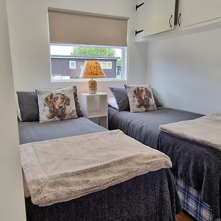 67 Broadside Holiday Chalet Near Broads & Beaches-2