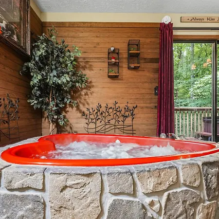 Bear Mountain Hollow-Free Dollywood Ticket- Cozy Cabin With A Hot Tub, Arcade & Deck Close To Town-3