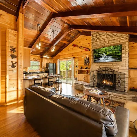 Honey Bee Hideaway Your Sweet Mountain Escape-3