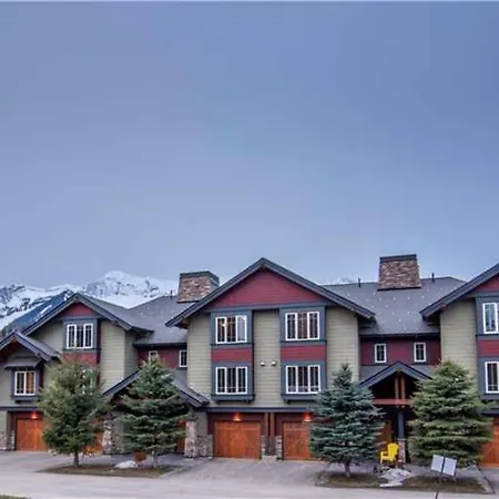 Pinnacle Ridge Chalets By Fernie Lodging Co-3