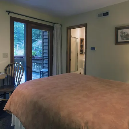 Chalet Inn Bed & Breakfast-3
