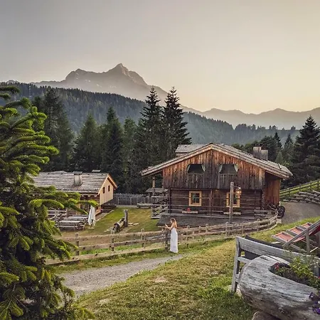 Chalet-Hotel Borgo Eibn Mountain Lodge, The Originals Relais-2