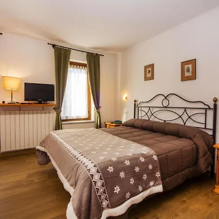 Hotel Chalet Joli-3
